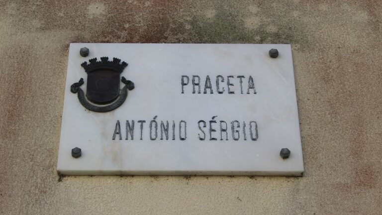 Explorando a História da Praça António Sérgio: Um Marco na Cidade