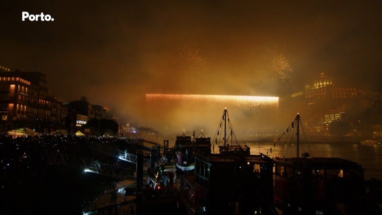 O espet&aacute;culo deslumbrante dos fogos de artif&iacute;cio