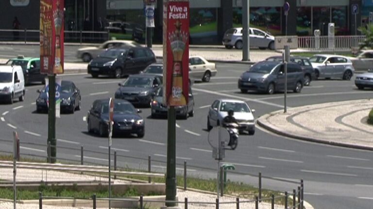 Na Rotunda Devo Circular: Estrat&eacute;gias para Navega&ccedil;&atilde;o Eficiente