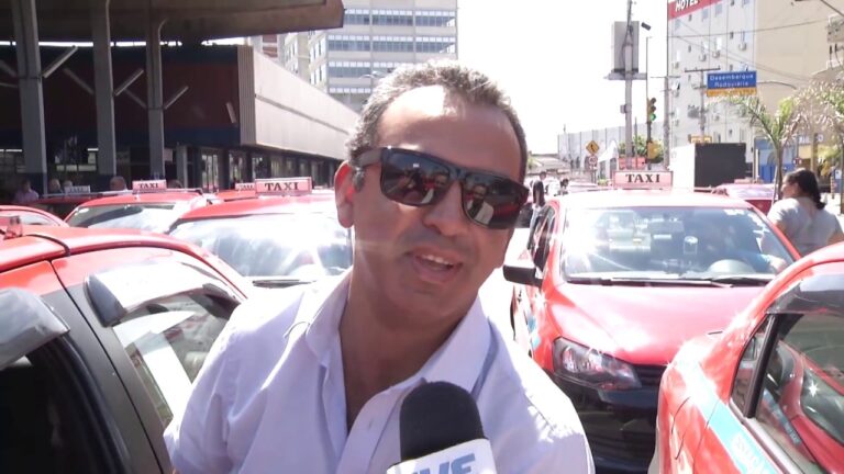 Nova Lei Regula Serviço de Táxis